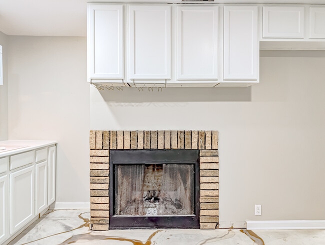 Building Photo - 8616 Hickory Ave