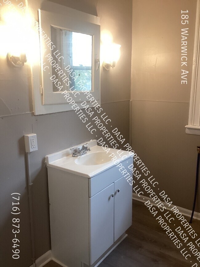 Building Photo - 185 Warwick - 5 Bed / 2 Bath
