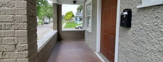 Building Photo - Remodeled 2-bed, 1 Bath in Irvington
