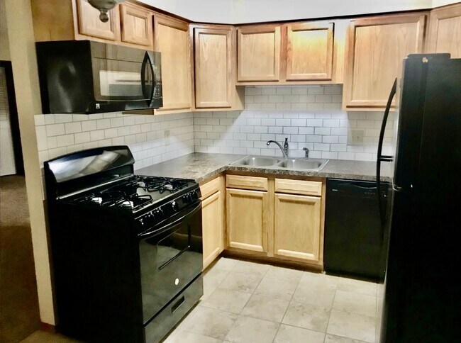 Building Photo - Large 1 Bedroom 1 Bath at Indian Village Apartments