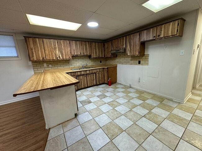 Building Photo - 170 Desimone Dr