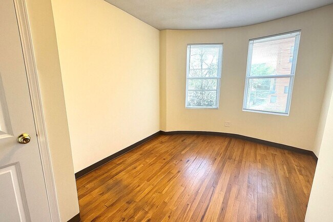 Building Photo - 842 Huntington Ave