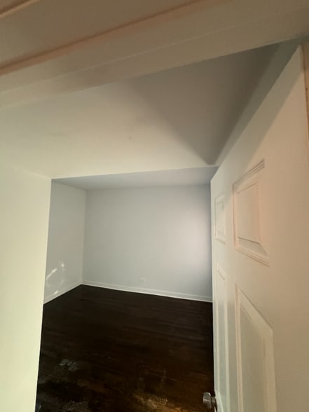 Building Photo - 8046 Ellis Ave