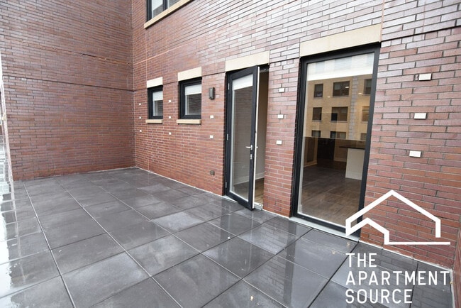 Building Photo - 3833 N Broadway