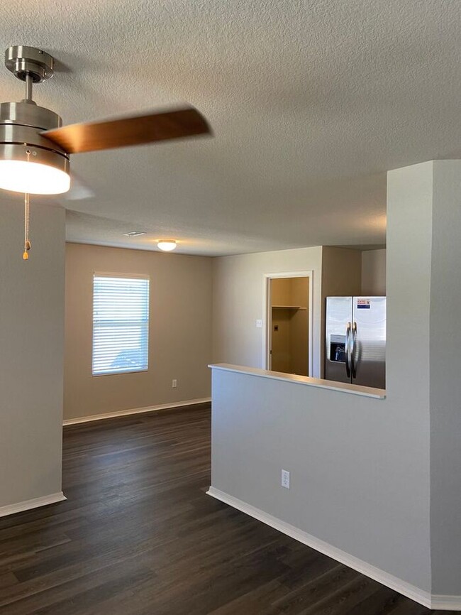 Building Photo - *Pre-leasing* Three Bedroom | Two Bathroom...