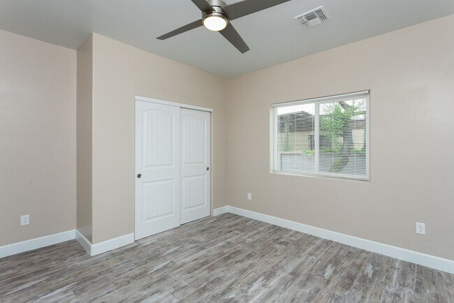 Building Photo - 1433 E Lee St