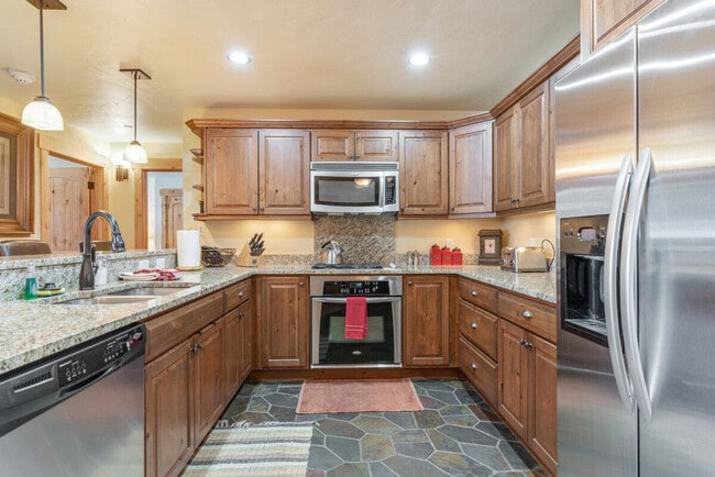 Building Photo - 2900 Blackhawk Ct