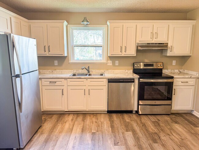 Building Photo - Gated Community Living