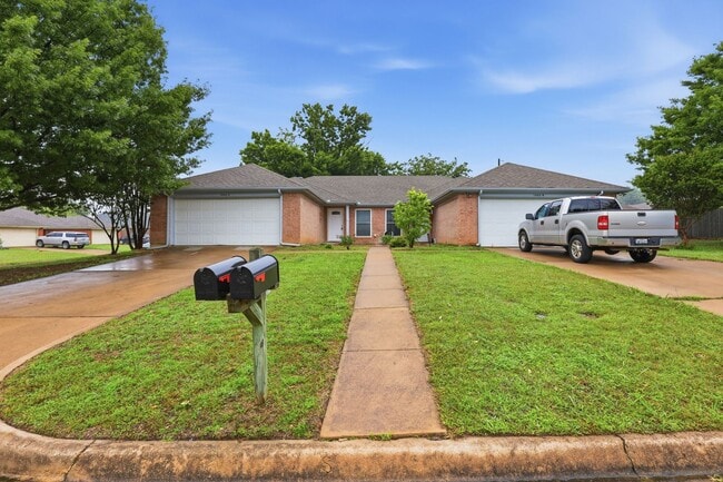 Building Photo - 1502 Sharron Ct