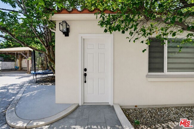 Building Photo - 5230 Teesdale Ave
