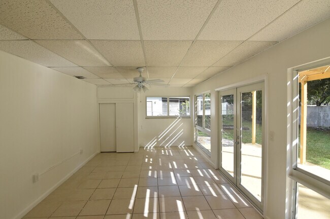 Building Photo - 2260 NE 5th Ave