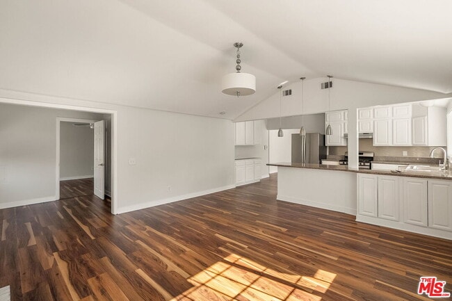 Building Photo - 2939 Oakhurst Ave