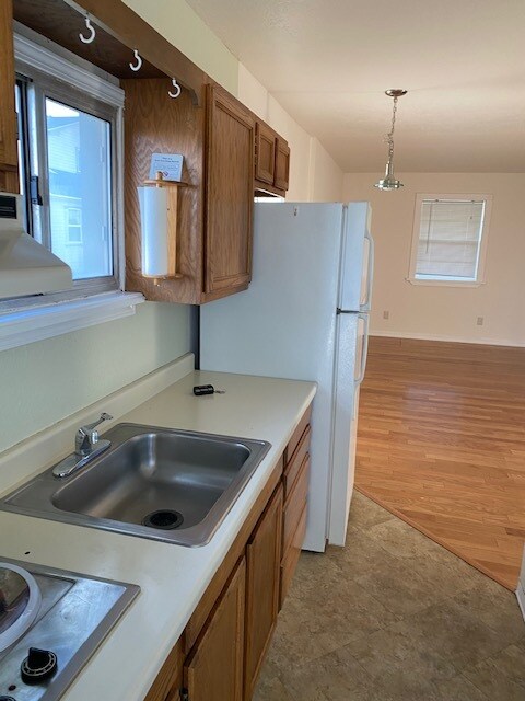 galley kitchen - 19476 Top Rd