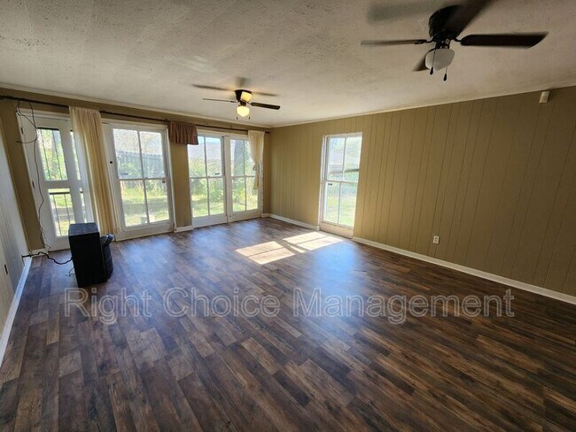 Building Photo - 1097 Bolton Ct