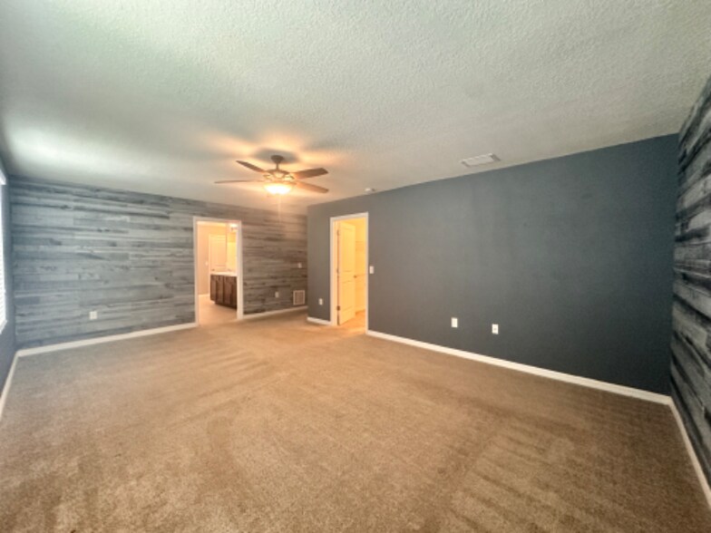 Building Photo - 4441 Lindever Ln