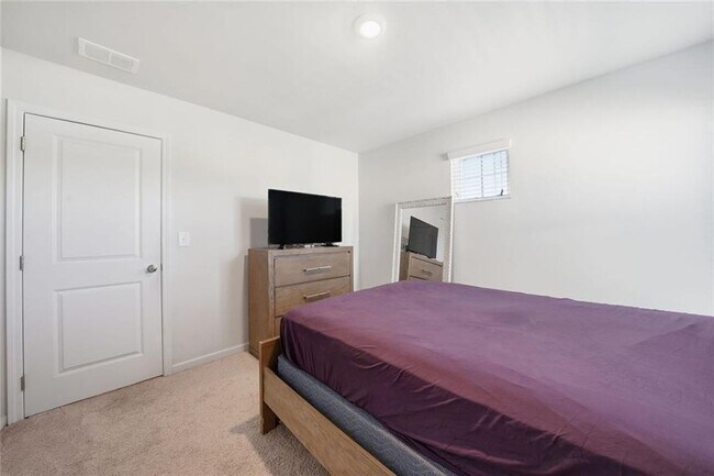 Building Photo - 196 Summit Pointe Dr