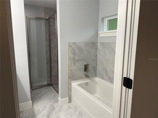 Building Photo - 15185 SE 61st Ct