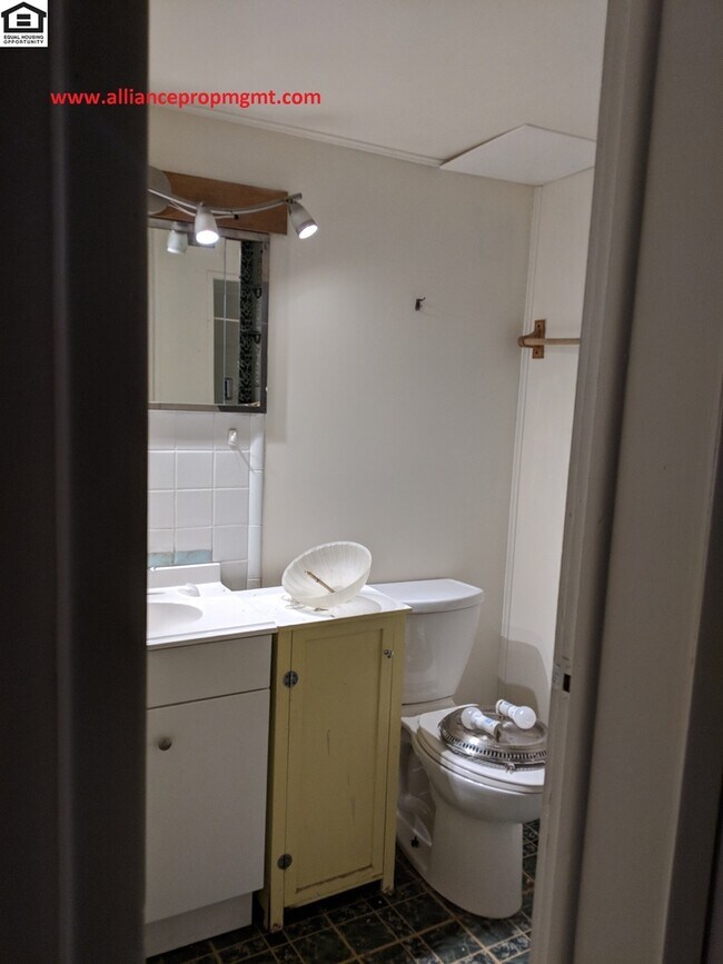 Building Photo - 411S14