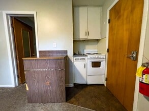 Building Photo - Hardwood Floors