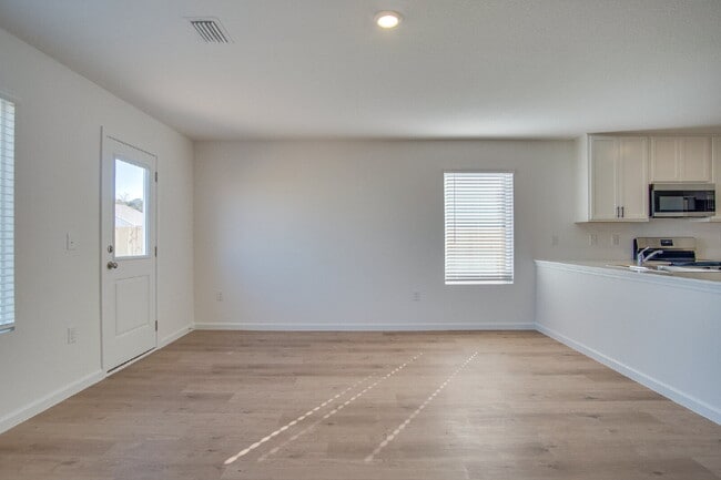 Building Photo - Spacious 4BR/2BA Home in Eagles Ridge – High-Speed Internet Included – Military Deposit Special