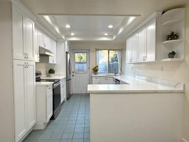 Building Photo - 976 De Soto Ln