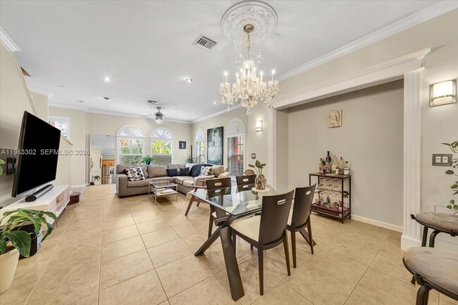 Building Photo - 1033 NE 17th Way