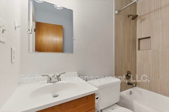 Building Photo - 222 Shannon Pl NW