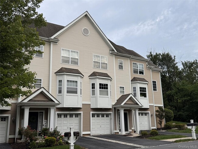 Building Photo - 54 Fairways Dr