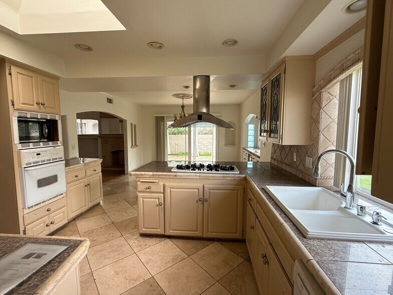 Building Photo - 22601 Iris Ave