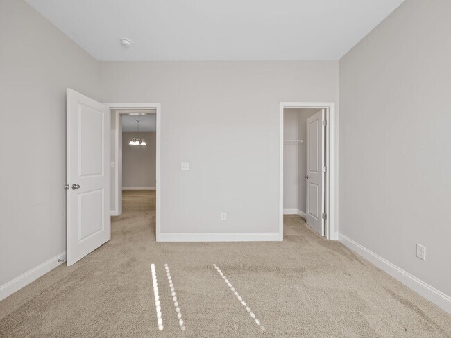 Building Photo - **MOVE IN SPECIAL! 50% off first month's rent!!** Spacious 4BR Townhouse with 2-Car Garage Near D...