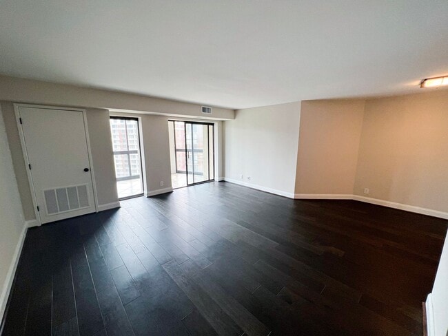 Building Photo - Beautiful And Modern 1 Bed, 1 Bath Condo In Prime Location With High Walk Score In Alta Vista