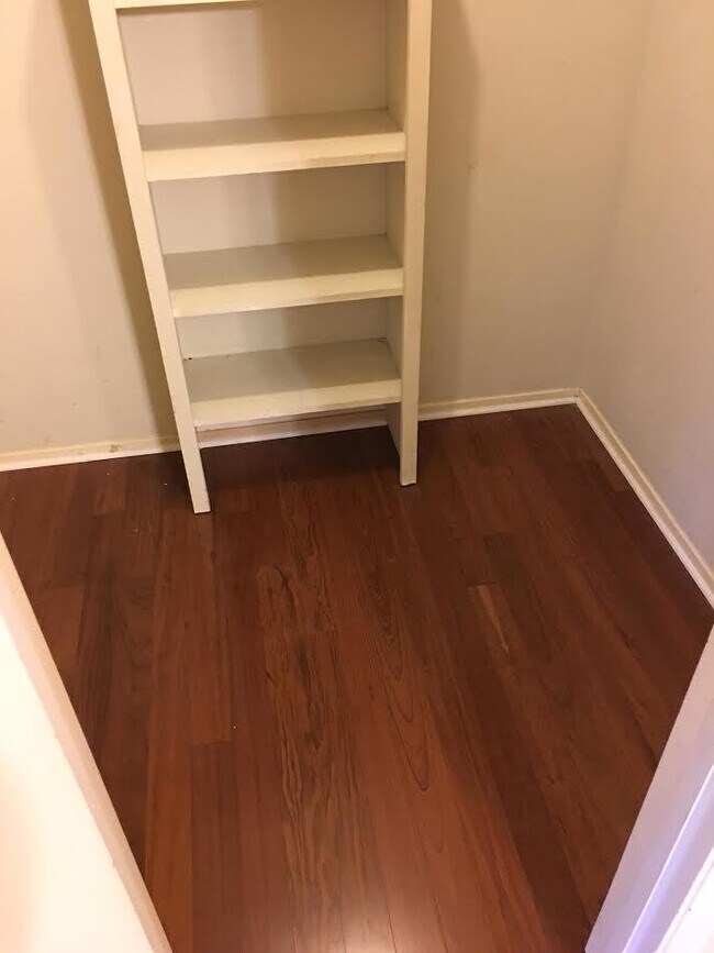 Building Photo - PRE-LEASE - HUGE HYDE PARK 1 BEDROOM - REAL WOOD FLOORS - $1375 - AVAIL AUG 10 2026