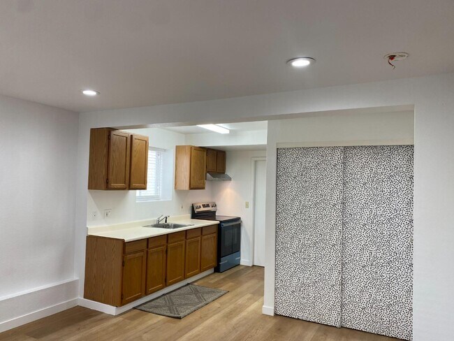 Building Photo - 81 Camelot Ct