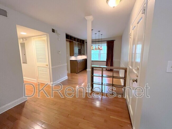 Building Photo - 82 Montre Square NW