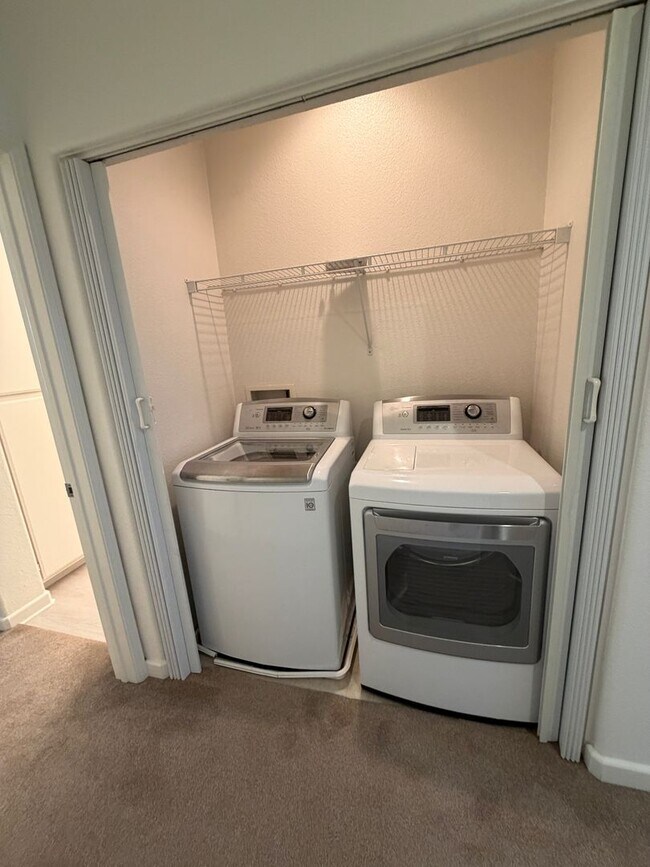 Building Photo - FOR LEASE – Beautiful 2 + 2.5 Townhome with A/C, Near Downtown Ventura & the Beach!