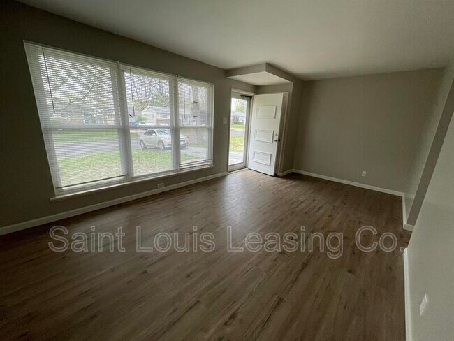 Building Photo - 145 Clearview Dr
