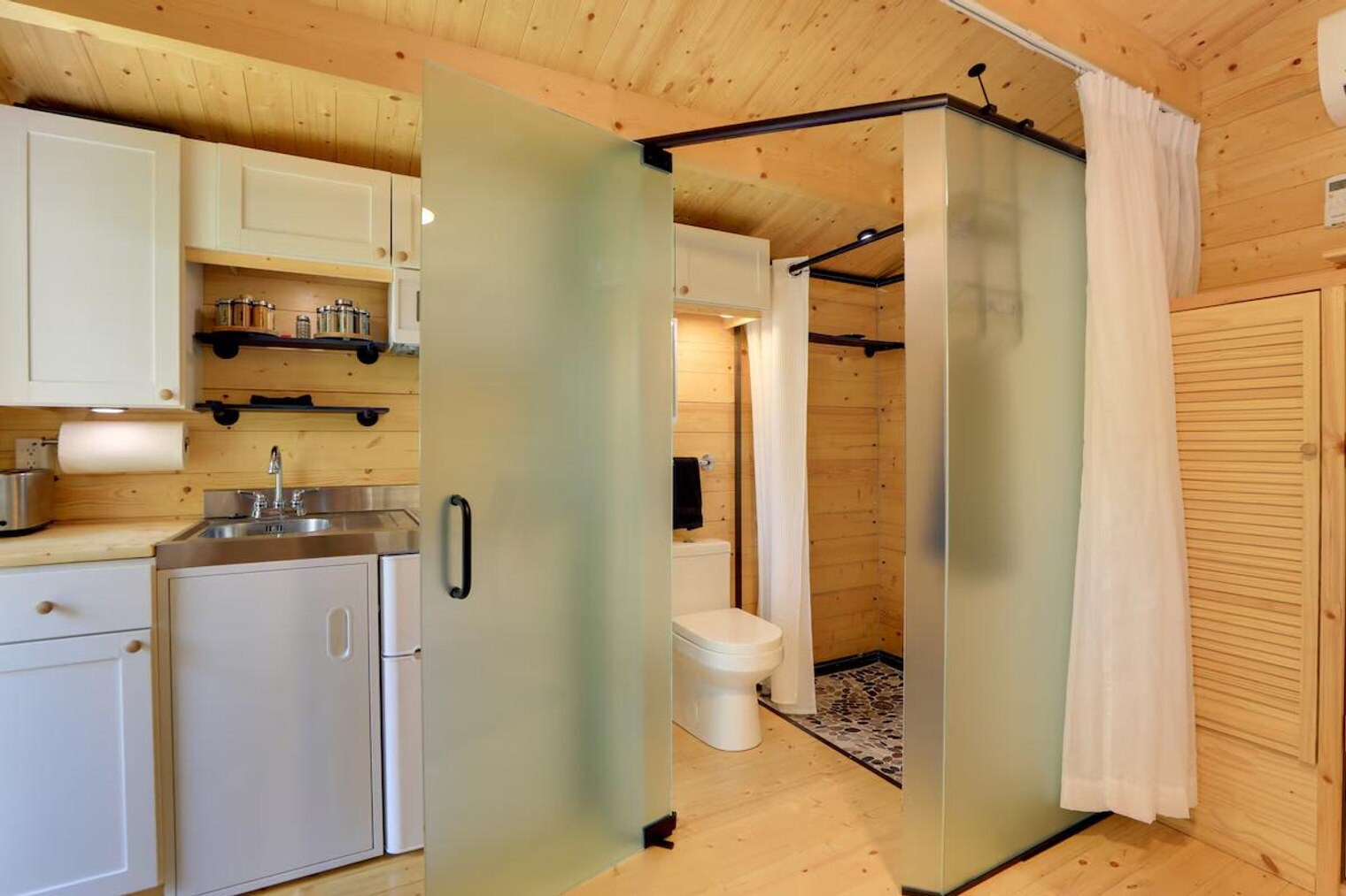 Building Photo - 927 22nd St W