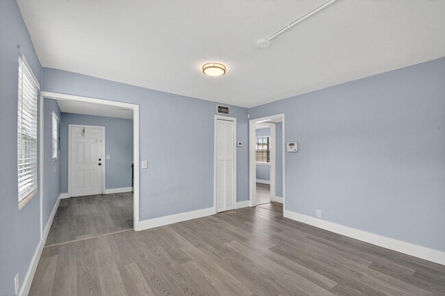 Building Photo - 549 21st St
