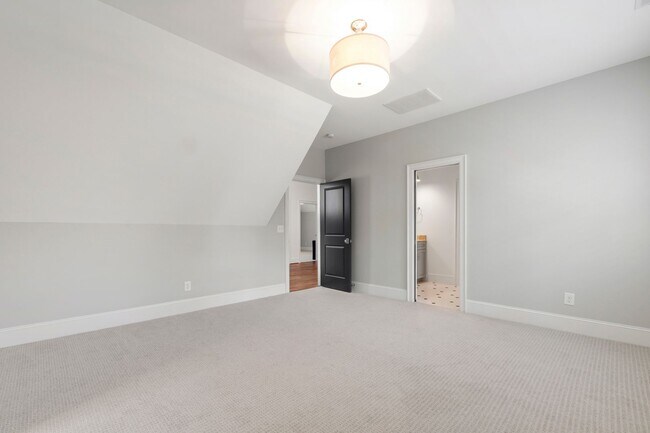 Building Photo - Custom Built 4BD, 4BA Home with Bonus Room...