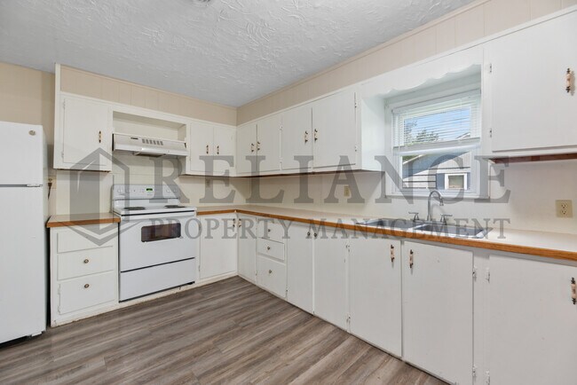 Building Photo - 211 S Emporia St