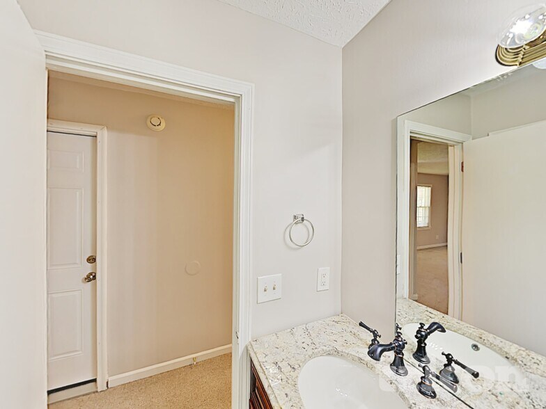 Building Photo - 507 Neil Ct