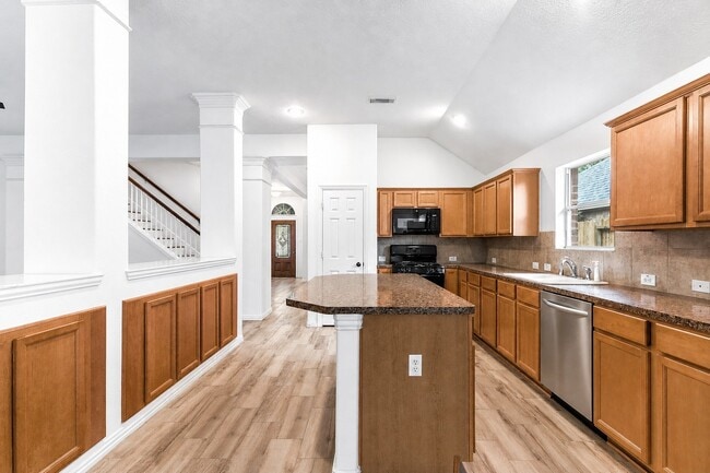 Building Photo - 28259 Daystrom Ln