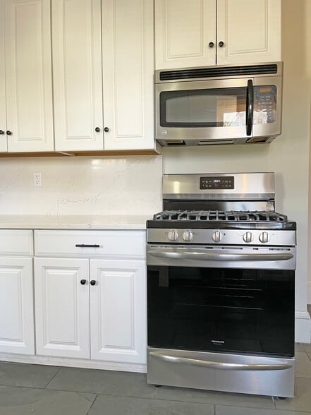 Newly Refinished Kitchen, new oven, new counters - 228 Doyle Ave