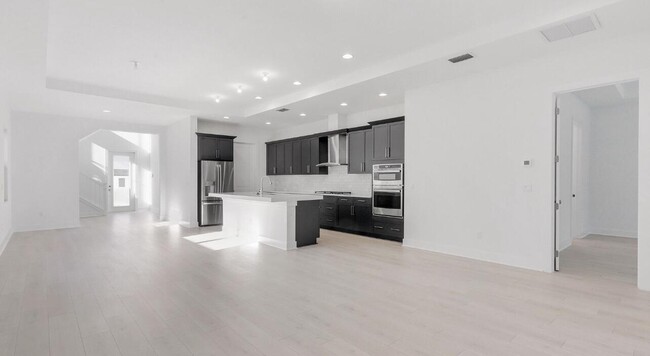 Building Photo - 13174 Artisan Cir