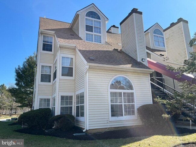 Building Photo - 1005 Summerglenn Ct