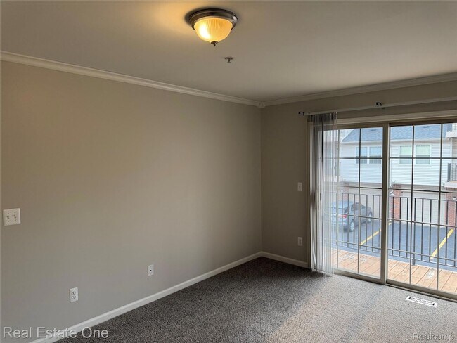 Building Photo - 29285 Glen Oaks Blvd E