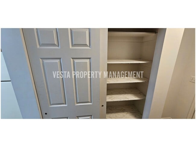 Building Photo - 981 Hudson St