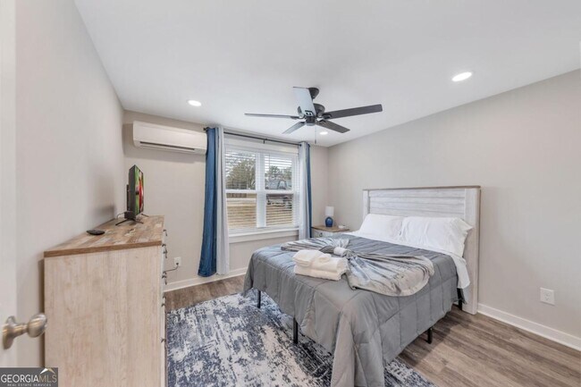 Building Photo - 243 N Georgia Ave