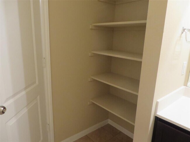 Building Photo - 505 Pinnacle Dr