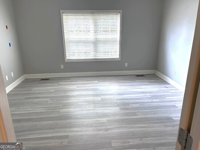 Building Photo - 4901 Planters Walk